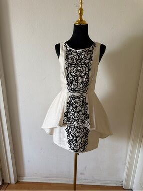 SEDUCE Ivory and Black Contrast Dress